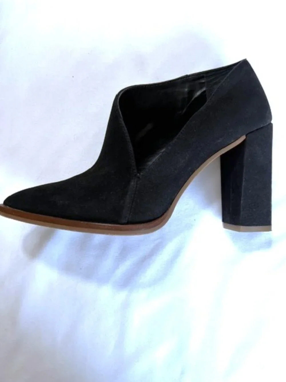 Vince Camuto Suede Cut Out High Heel Pump Sz 6.5 - Picture 11 of 13